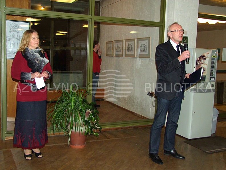 KAVB Kultūros renginių ir leidybos gr. vadovė R. Tamoliūnienė ir Kauno r. savivaldybės mero patarėjas Z. Kalesinskas