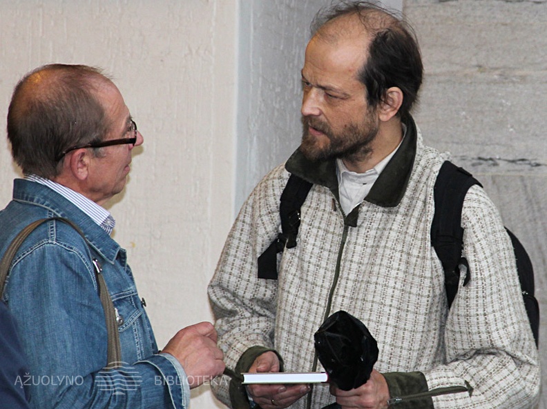 Parodos autorius J. Valiušaitis (dešinėje)