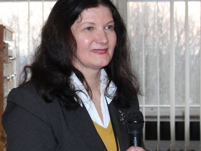 Meno skyriaus vedėja Stasė Jomantienė trumpai pristatė parodą KAVB