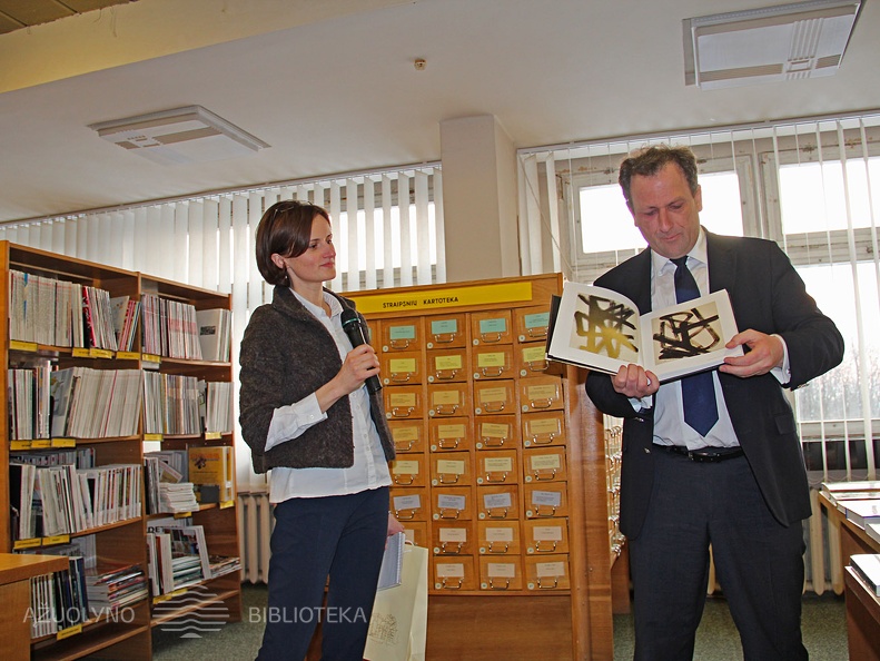 Meno albumai pamatyti Prancūzijos ambasados Kalbos ir švietimo bendradarbiavimo ataše p. Luc Aubry akimis