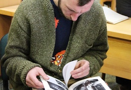 Su malonumu verčiant knygą