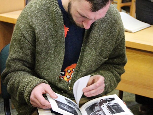 Su malonumu verčiant knygą