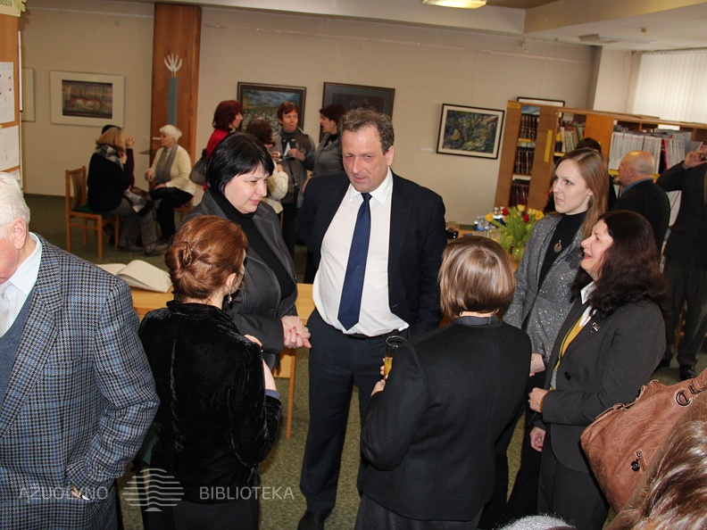 P. Luc Aubry šiltai bendravo su renginio svečiais