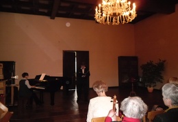 3. Dainuoja VDU MA Sodaitytės klasės studentas J. Kemežys.