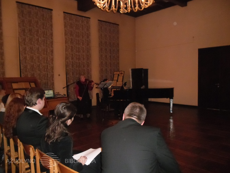 13. Savo kūrybos romansą J. Indrai dovanoja kompozitoriaus draugė Aldona Baltrūnienė.