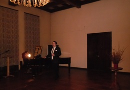 14. J. Indros dainą &quot; Saulė leidžias&quot; atlieka J. Indros brolio Stasio anūkas VDU MA IV k. studentas Povilas Padleckis.