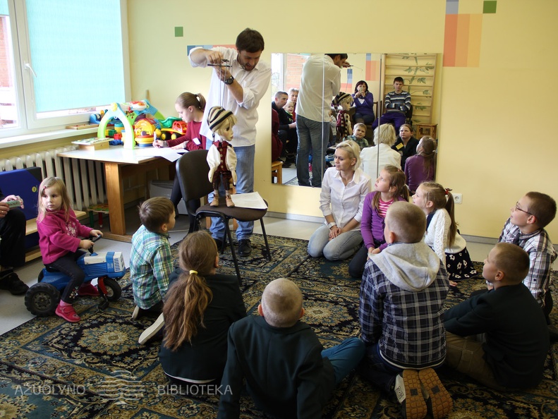 "Metų" skaitymai su lėlėmis