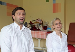 Renginio vedėjai Kauno lėlių teatro aktoriai Remigijus Endriukaitis ir Indrė Taločkaitė