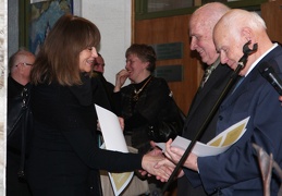 Apdovanojimų akimirka.