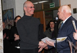 Apdovanojimų akimirka.