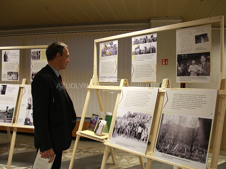 A. Juozaitis prie Algirdui Patackui atminti skirtos parodos