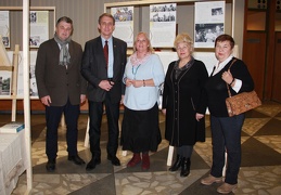 Arvydas Juozaitis  su komanda ir vakaro vedėja Rimanta Tamoliūnienė