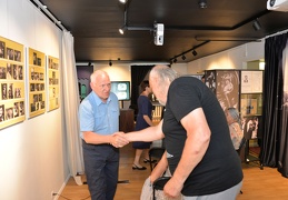 Nacionalinio Kauno dramos teatro aktorius Liubomiras Laucevičius ir režisierius Gytis Padegimas parodoje Panevėžyje