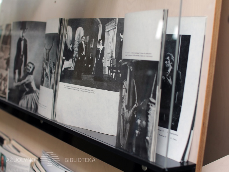 Leidinių ir dokumentų parodos "Algimantą Masiulį prisimenant..." fragmentas