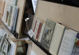 Leidinių ir dokumentų parodos "Algimantą Masiulį prisimenant..." fragmentas