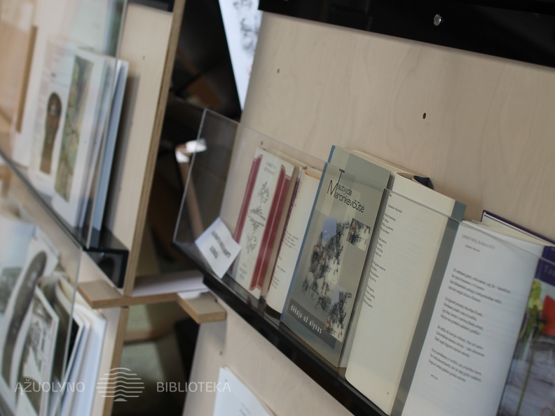 Leidinių ir dokumentų parodos "Algimantą Masiulį prisimenant..." fragmentas