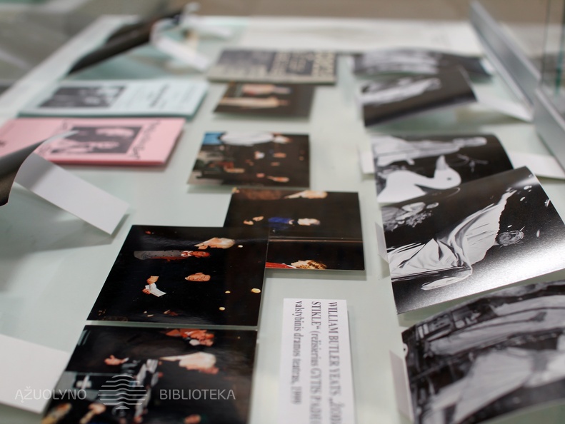 Leidinių ir dokumentų parodos "Algimantą Masiulį prisimenant..." stendas